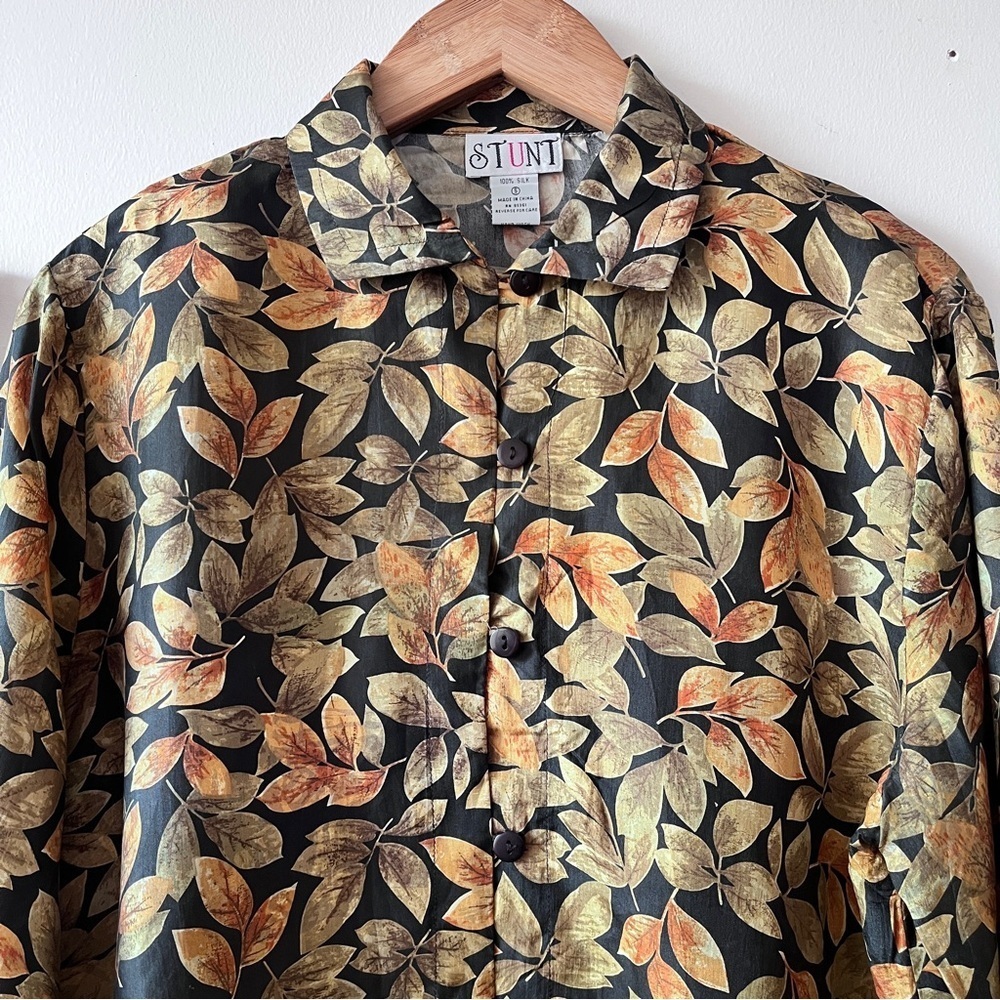 Vintage Stunt 90’s 100% Silk Leaf Print Blouse Size S - Picture 2 of 11